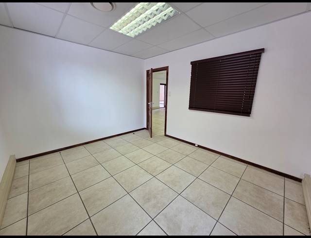 172M² OFFICE TO LET IN HONEYDEW
